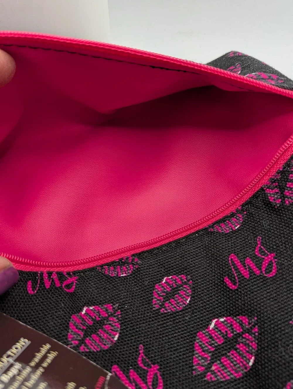 Makeup Junkie Black & Hot Pink Lip Print Small Cosmetic Pouch - Picture 4 of 6